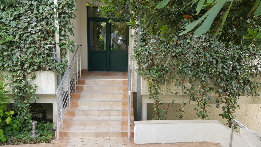 ריסאן Roman Gardens Studio Apartment מראה חיצוני תמונה